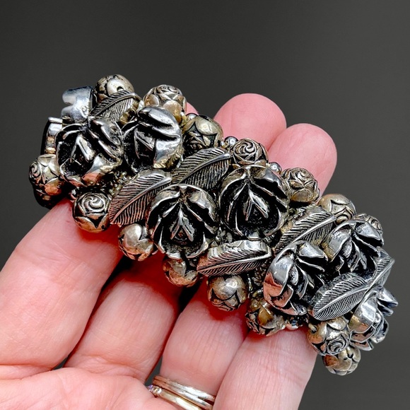 🌺SALE! Vintage Silver Rose Bracelet - Picture 10 of 13